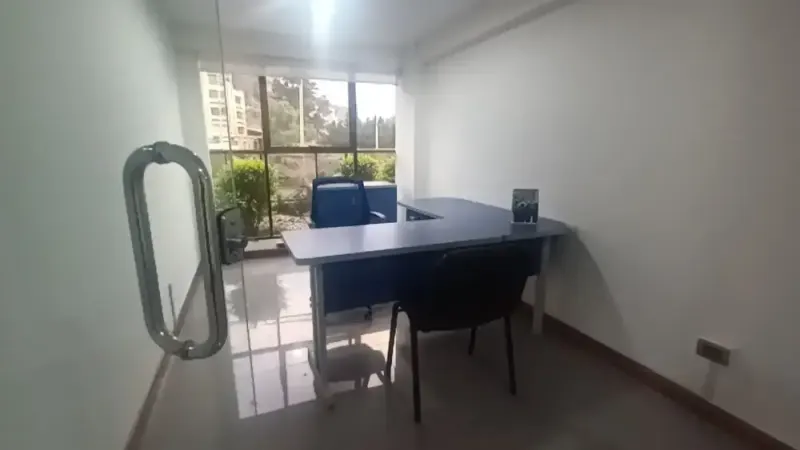 Foto 10 de Local Comercial con 2 Garajes y Un Depósito en Venta Zona Calacoto La Paz