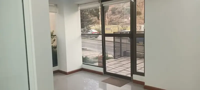 Foto 14 de Local Comercial con 2 Garajes y Un Depósito en Venta Zona Calacoto La Paz