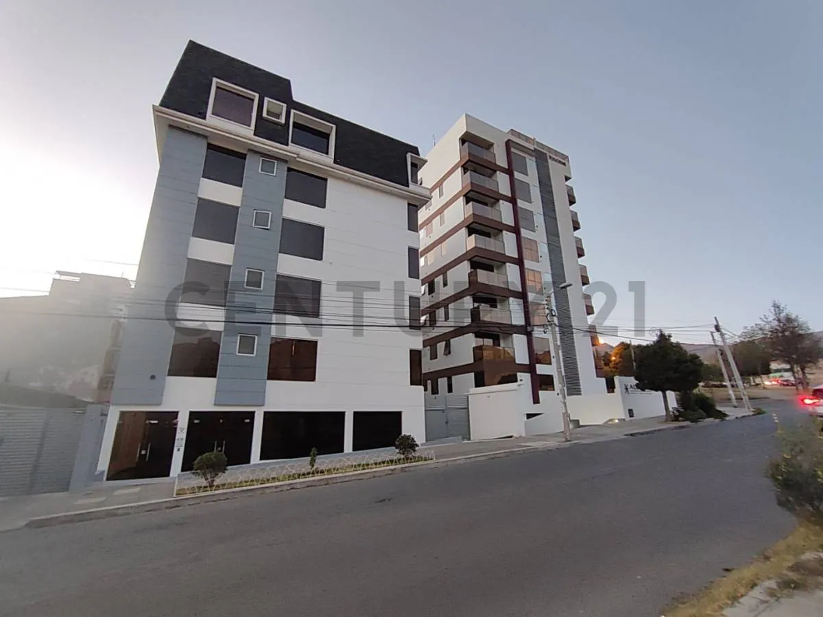 Foto 2 de Local comercial en venta en Achumani, sobre Av. Costanera, altura calle 25