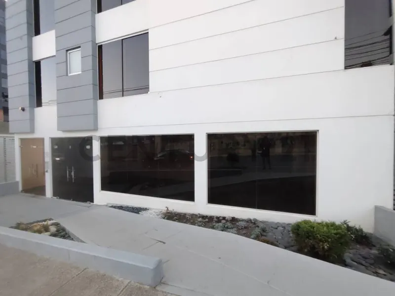 Foto 9 de Local comercial en venta en Achumani, sobre Av. Costanera, altura calle 25