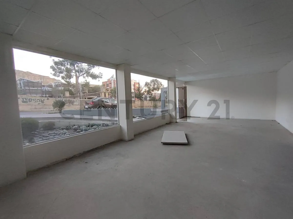 Foto 4 de Local comercial en venta en Achumani, sobre Av. Costanera, altura calle 25