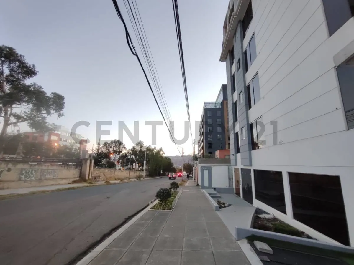 Foto 10 de Local comercial en venta en Achumani, sobre Av. Costanera, altura calle 25