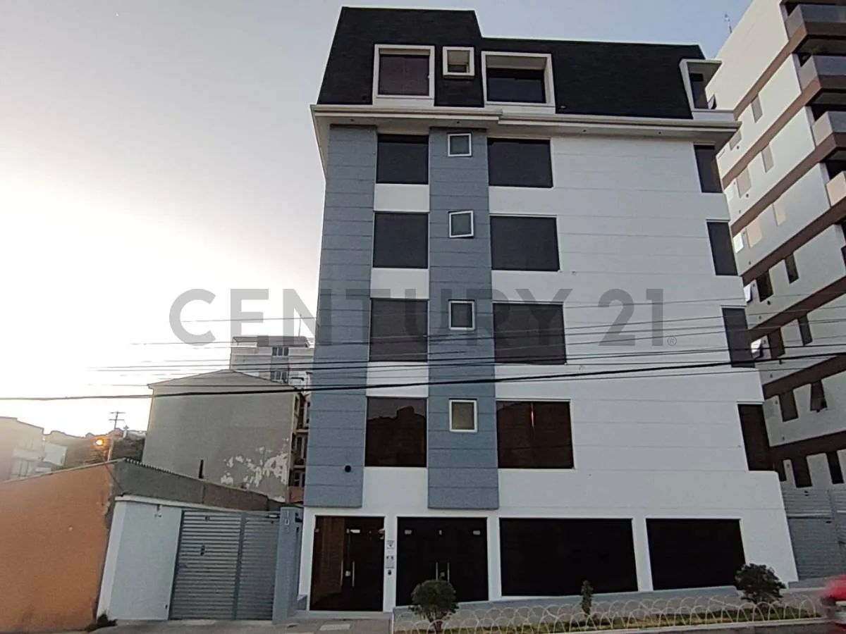 Foto 1 de Local comercial en venta en Achumani, sobre Av. Costanera, altura calle 25