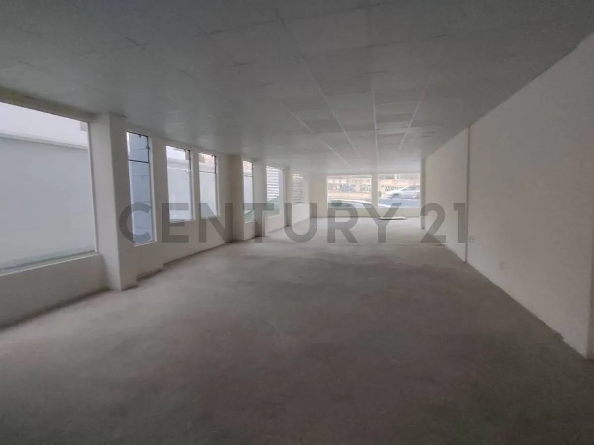 Foto 3 de Local comercial en venta en Achumani, sobre Av. Costanera, altura calle 25