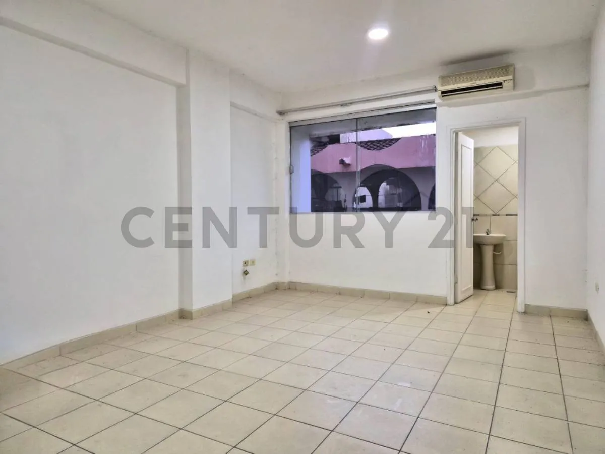 Foto 9 de Consultorio en Venta – Clínica Rengel