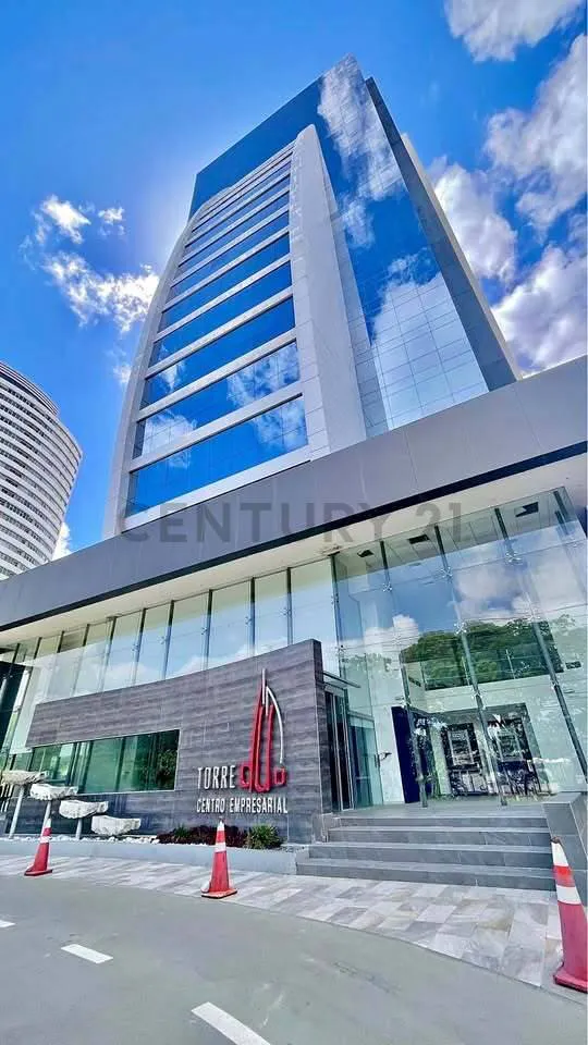 Foto 3 de Local en Planta Baja y Mezanine en Alquiler en Equipetrol en Zona Empresarial