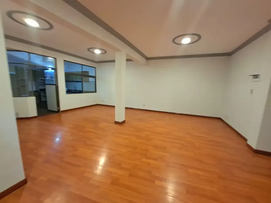 Foto 5 de Amplio Departamento en Venta