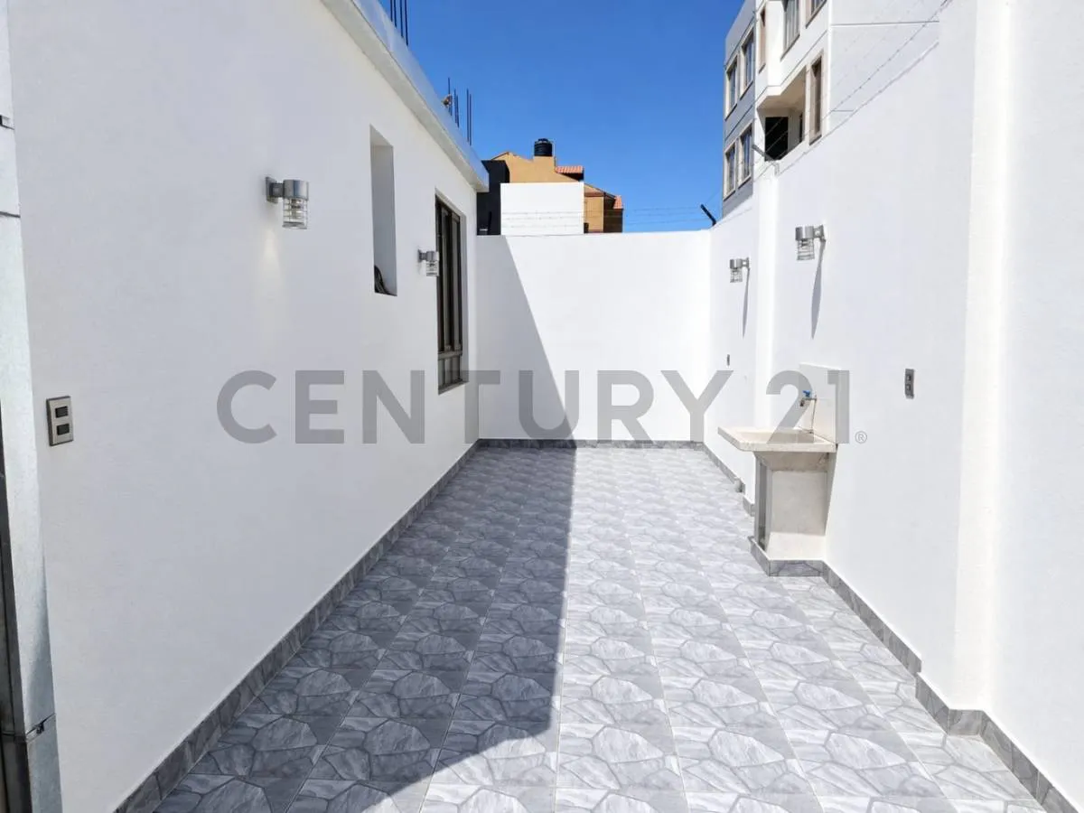 Foto 4 de Casa con Local Comercial en Venta