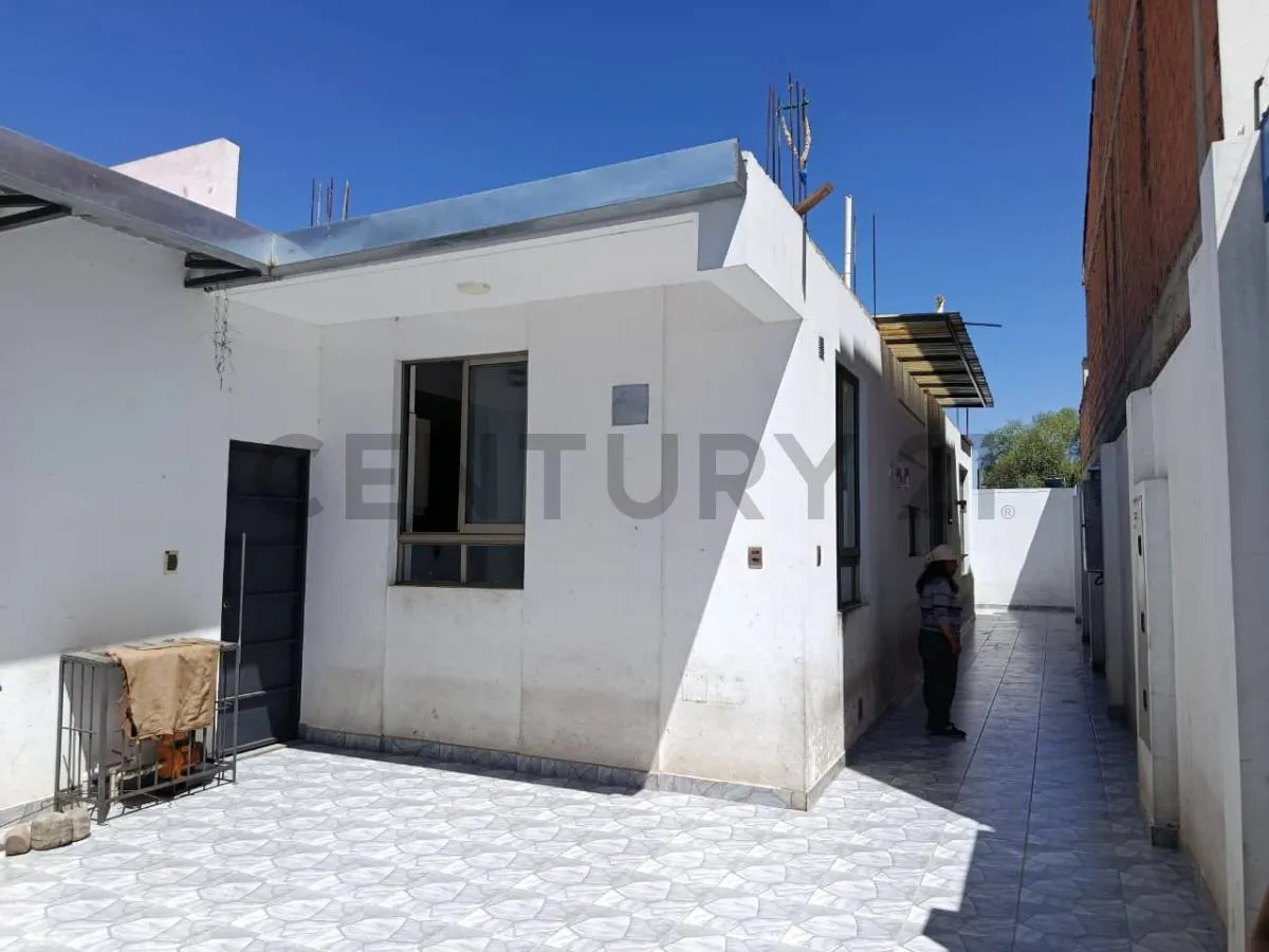 Foto 3 de Casa con Local Comercial en Venta