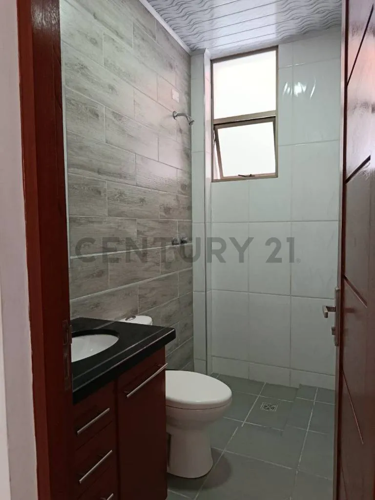 Foto 10 de Casa con Local Comercial en Venta