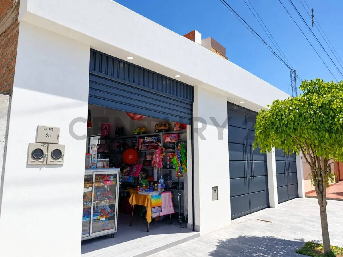 Foto 2 de Casa con Local Comercial en Venta