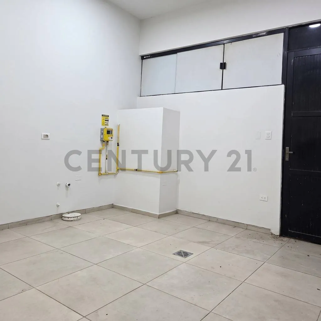 Foto 4 de Local en Alquiler – Delicenter