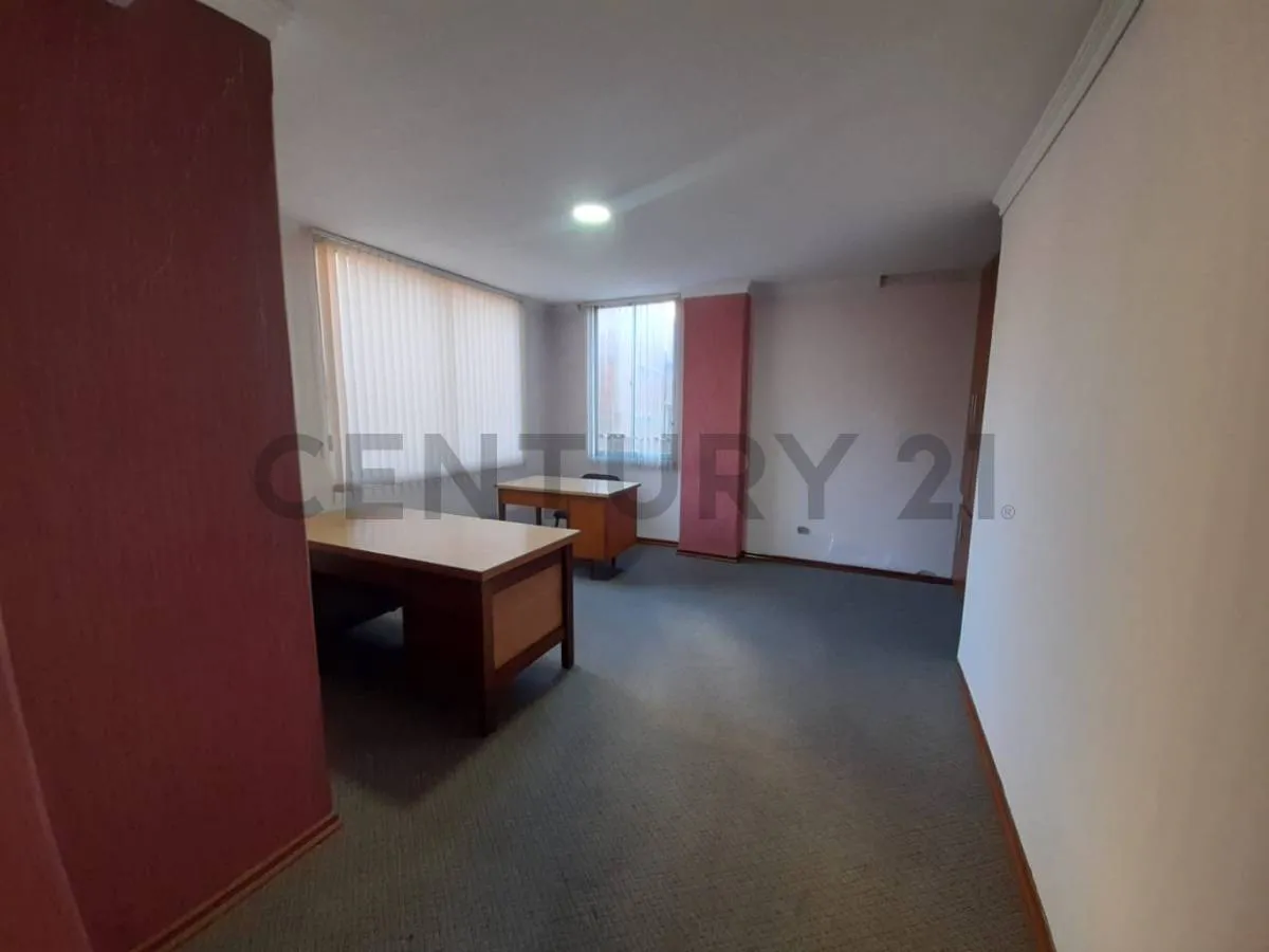 Foto 2 de Oficina Semi Amoblada en Alquiler – Edificio La Habana, Miraflores