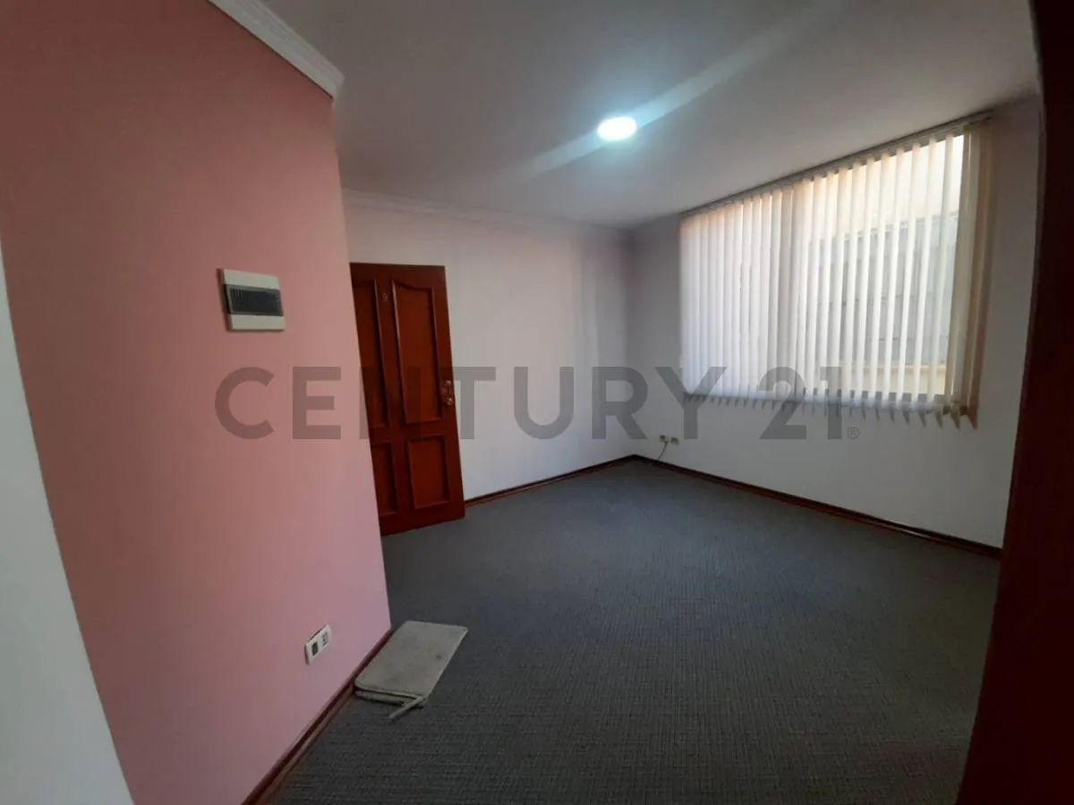 Foto 4 de Oficina Semi Amoblada en Alquiler – Edificio La Habana, Miraflores