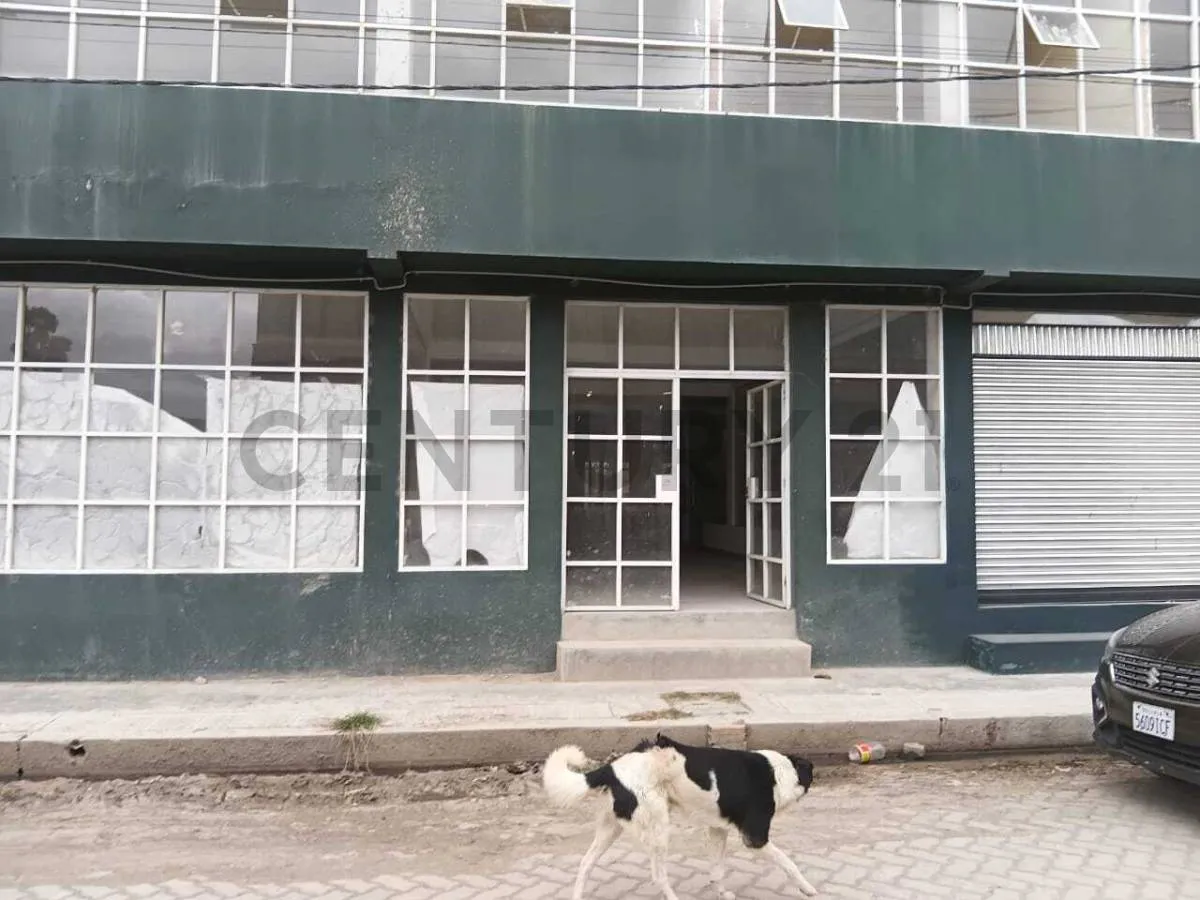 Foto 1 de Local comercial a la venta con excelente ubicación frente al lago