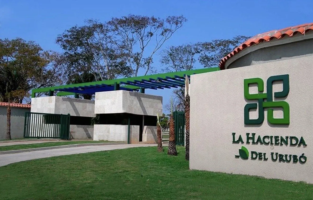 Foto 5 de Terreno en Venta La Hacienda del Urubo