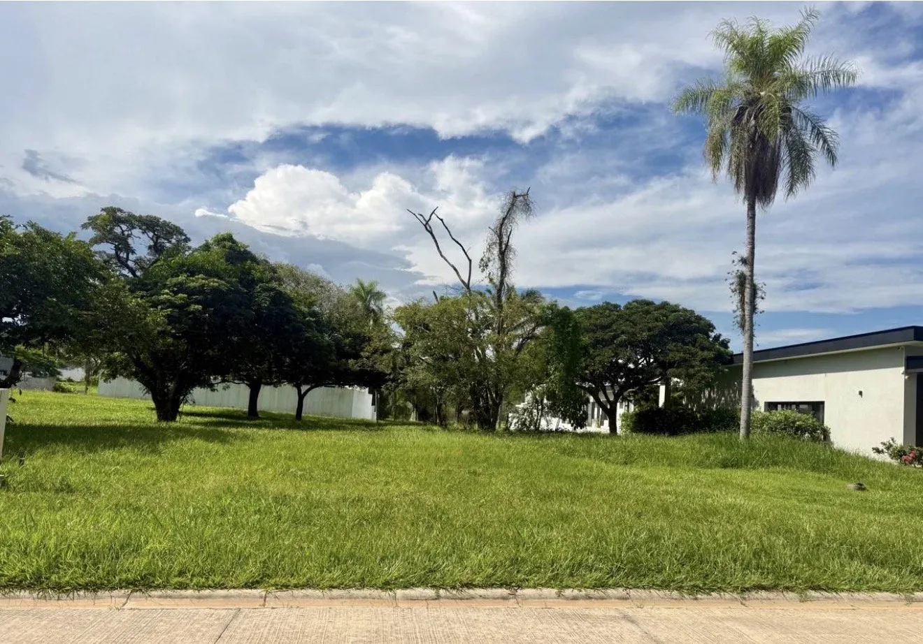 Foto 3 de Terreno en Venta La Hacienda del Urubo
