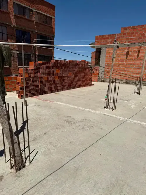 Foto 8 de En Venta Casa con Tiendas Comerciales Bajo Pampahasi