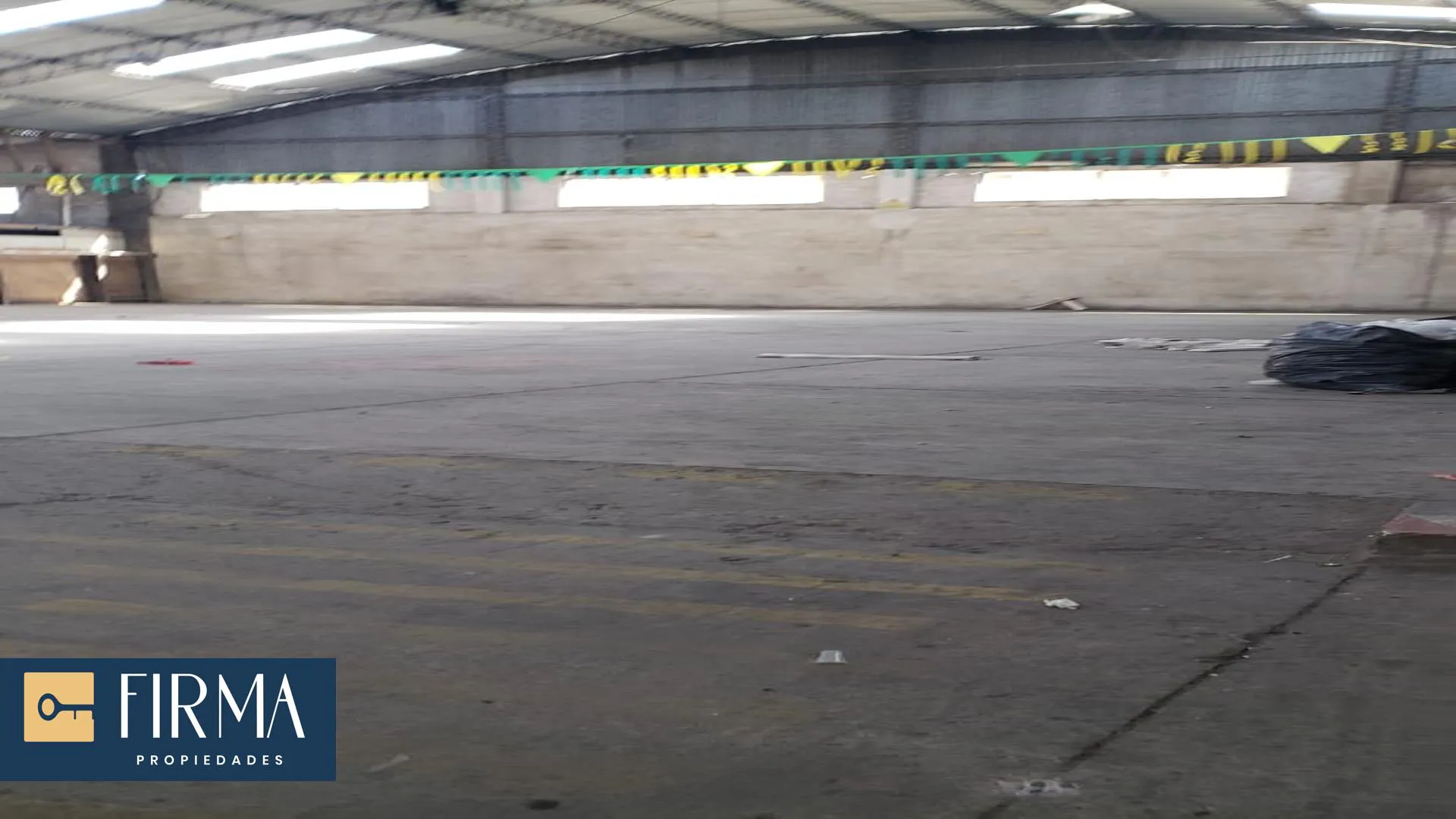 Foto 7 de Alquila Este Galpon con Show Room en El Alto