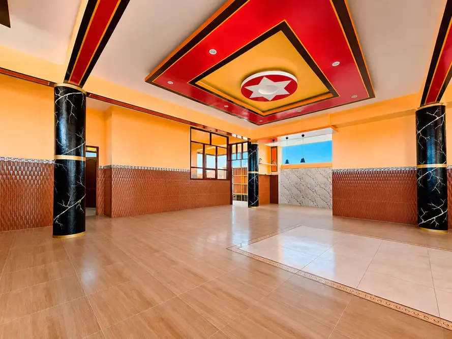 Foto 7 de En Alquiler - Amplio Espacio Comercial