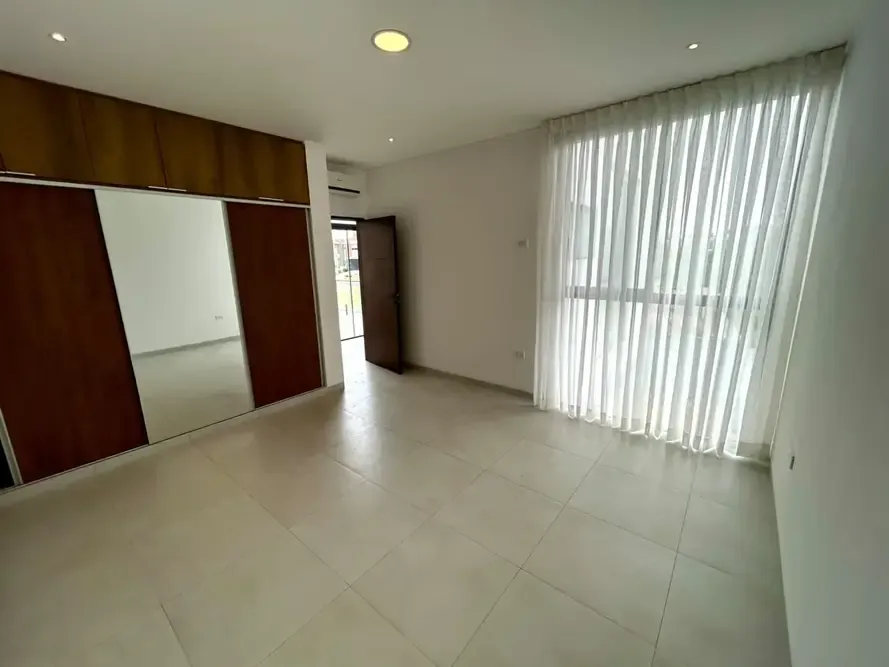 Foto 10 de Casa en Alquiler en Urubó