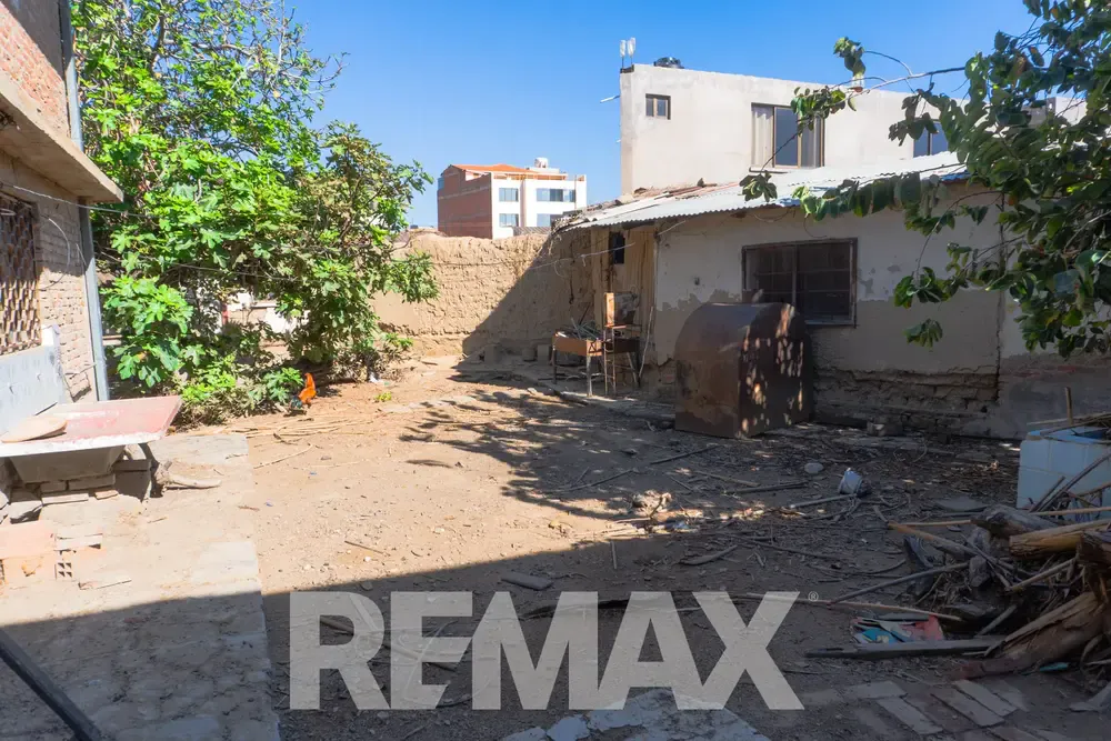 Foto 18 de Casa a Precio de Terreno en Venta Calle Jordan