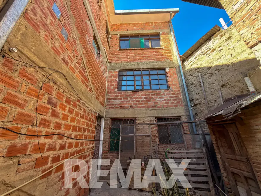 Foto 9 de Casa a Precio de Terreno en Venta Calle Jordan