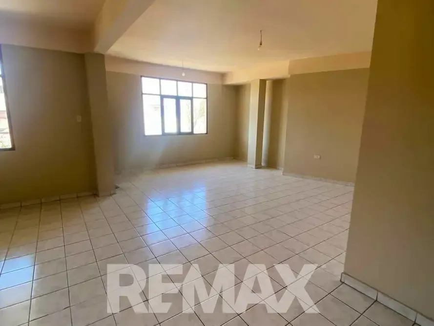 Foto 1 de Casa a Precio de Terreno en Venta Calle Jordan