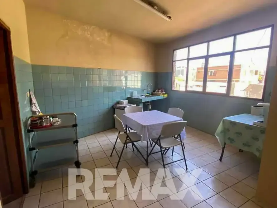 Foto 4 de Casa a Precio de Terreno en Venta Calle Jordan