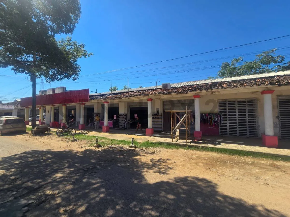 Foto 8 de Atractivo Terreno con Galeria para Negocios!