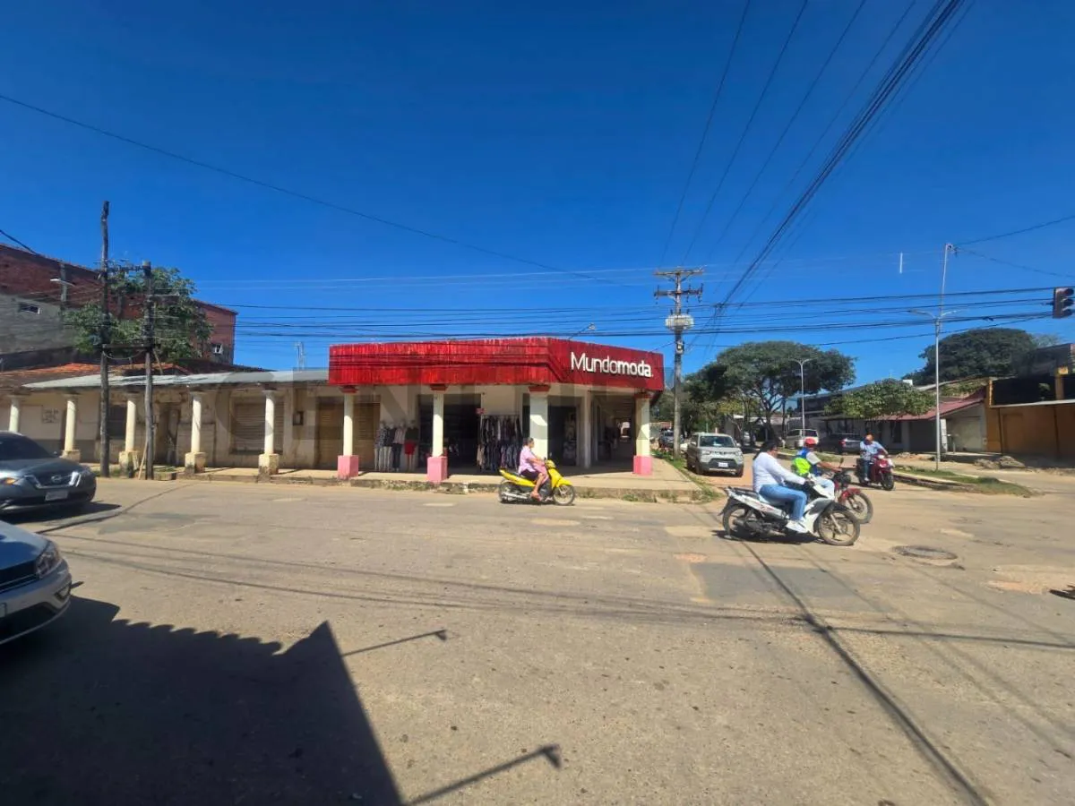 Foto 5 de Atractivo Terreno con Galeria para Negocios!