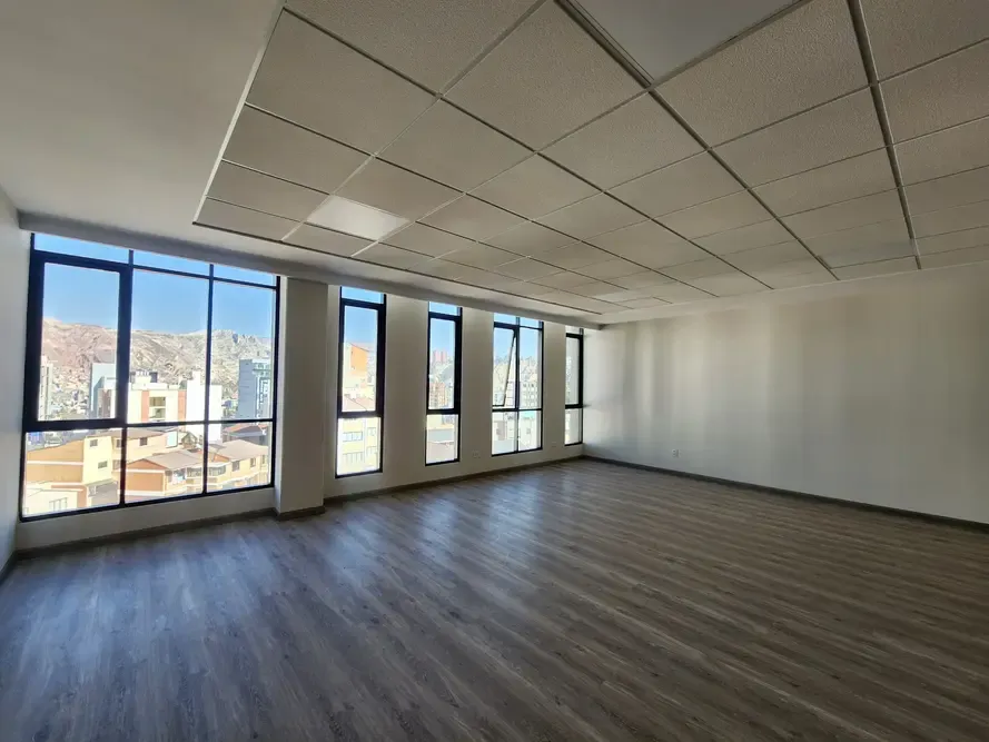 Foto 1 de ¡¡Oficina a Estrenar en Av. Montenegro!!