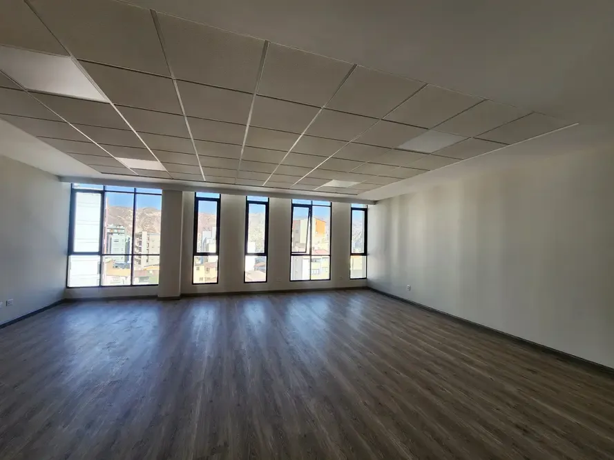 Foto 2 de ¡¡Oficina a Estrenar en Av. Montenegro!!