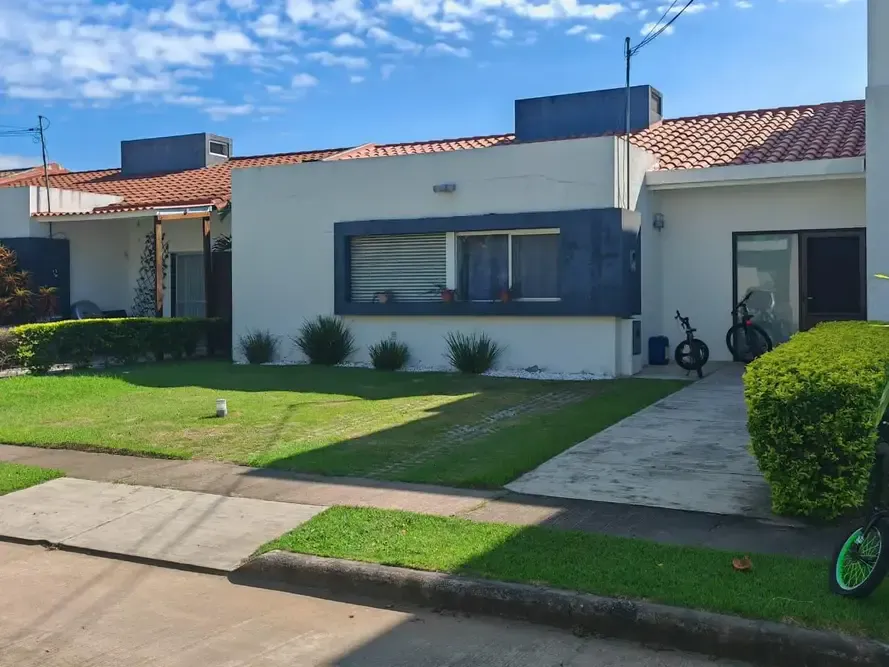 Foto 1 de Casa de 3 Dorm en Venta - Condominio Asa I Av. Doble Via La Guardia