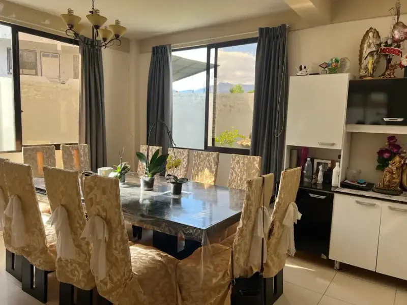 Foto 7 de Casa en Esquina con Amplio Jardín y Terraza – Espacio, Privacidad y Confort en un Solo Lugar.