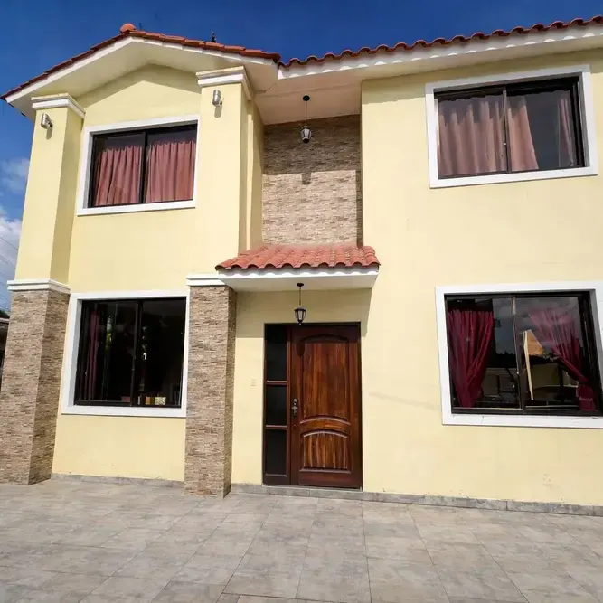 Foto 20 de Casa en Esquina con Amplio Jardín y Terraza – Espacio, Privacidad y Confort en un Solo Lugar.