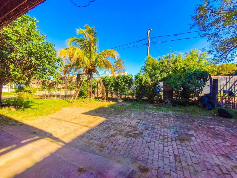 Foto 8 de Amplia Vivienda con Galpon en Venta, Cerca del Nuevo Mercado Abasto