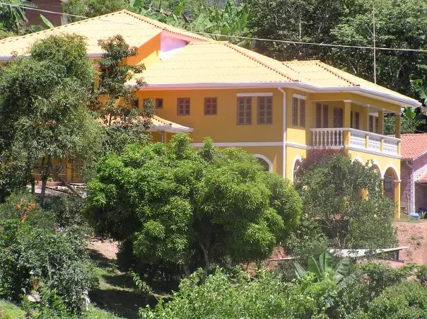 Foto 5 de Terreno de 5600 mts. con un Chalet dentro del terreno, tiene 12 habitaciones.