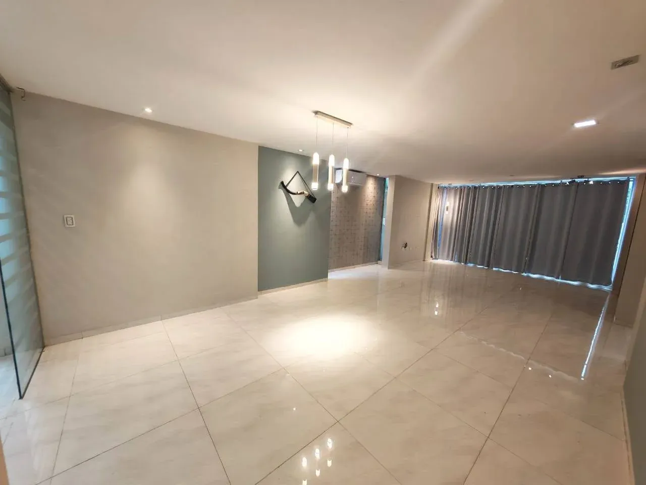 Foto 3 de Amplia y Moderna Casa en Condominio en Urubo en Alquiler