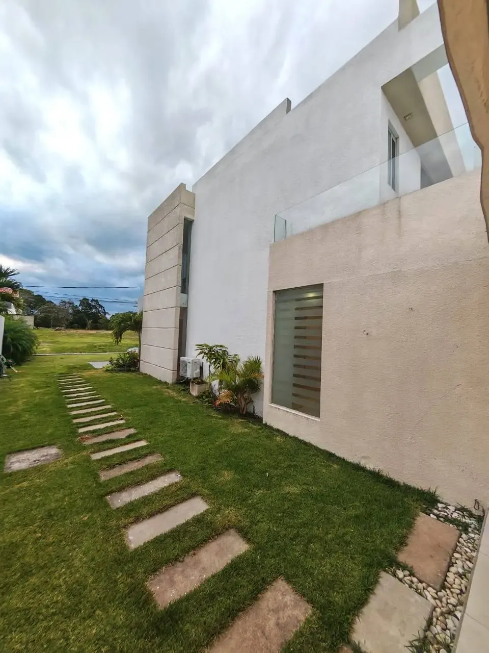 Foto 4 de Amplia y Moderna Casa en Condominio en Urubo en Alquiler