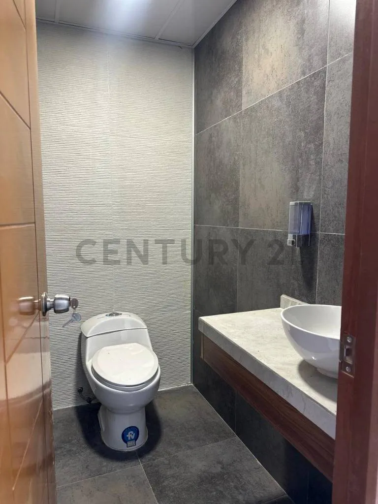 Foto 9 de Showroom en Alquiler Sobre Av. 6 de Agosto – Excelente Ubicación