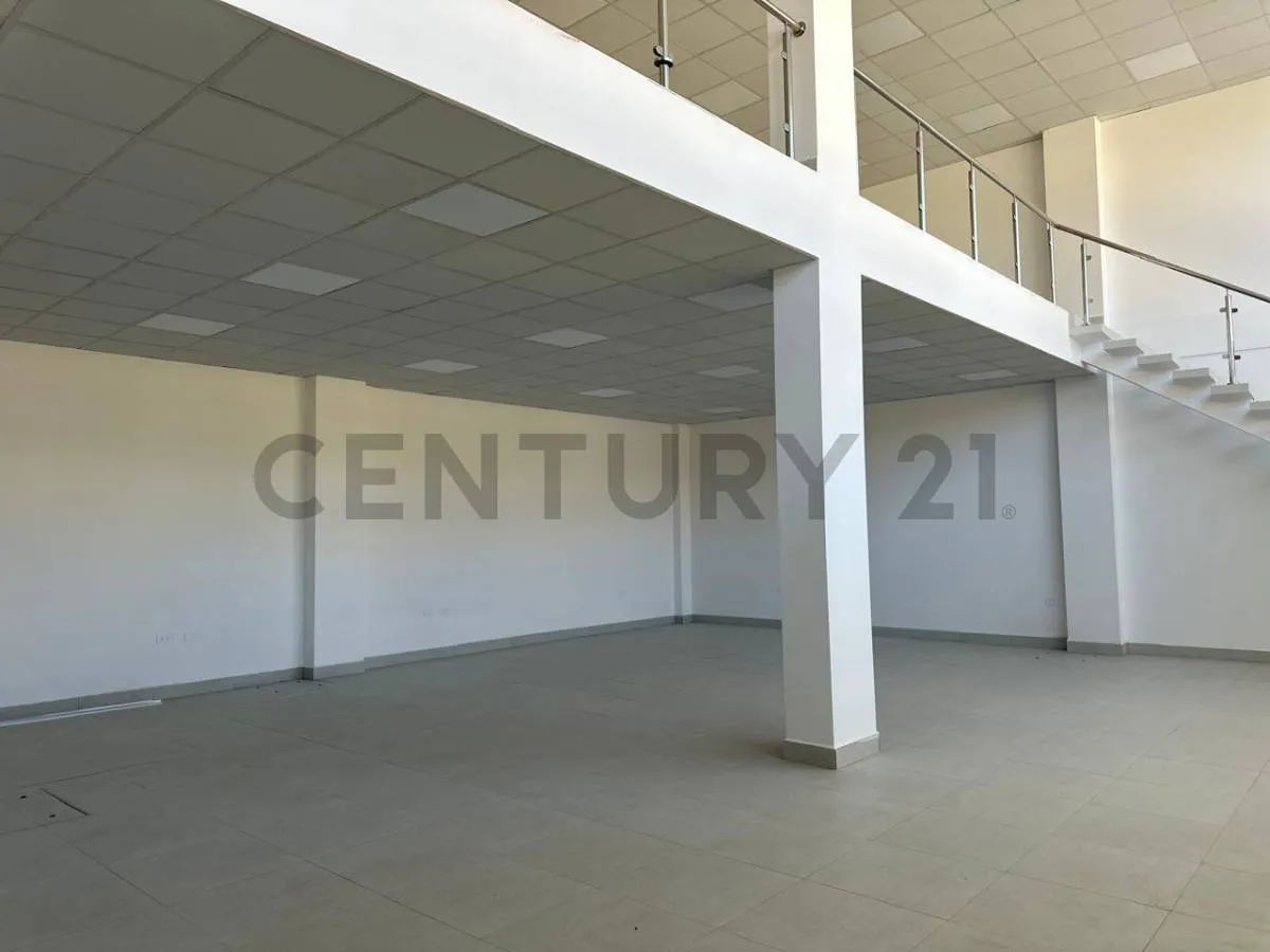 Foto 12 de Showroom en Alquiler Sobre Av. 6 de Agosto – Excelente Ubicación