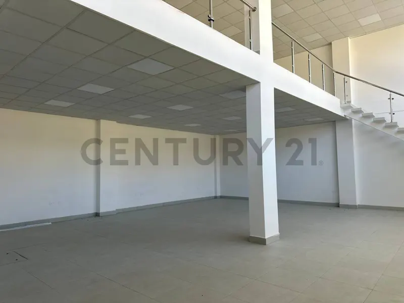 Foto 12 de Showroom en Alquiler Sobre Av. 6 de Agosto – Excelente Ubicación