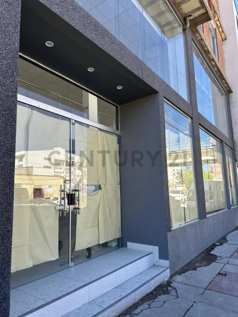 Foto 2 de Showroom en Alquiler Sobre Av. 6 de Agosto – Excelente Ubicación