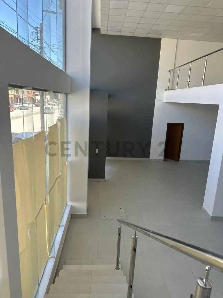 Foto 5 de Showroom en Alquiler Sobre Av. 6 de Agosto – Excelente Ubicación