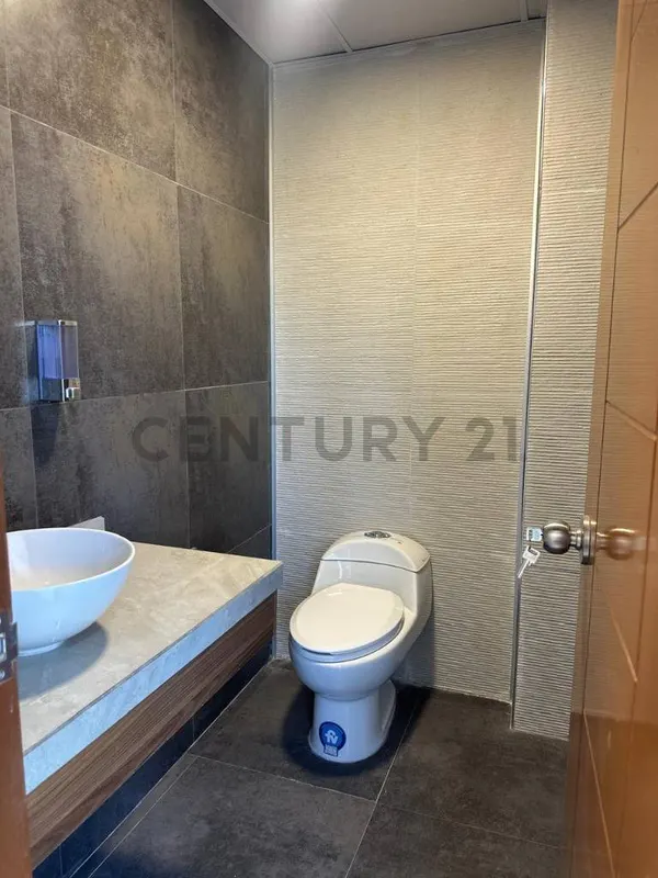 Foto 11 de Showroom en Alquiler Sobre Av. 6 de Agosto – Excelente Ubicación