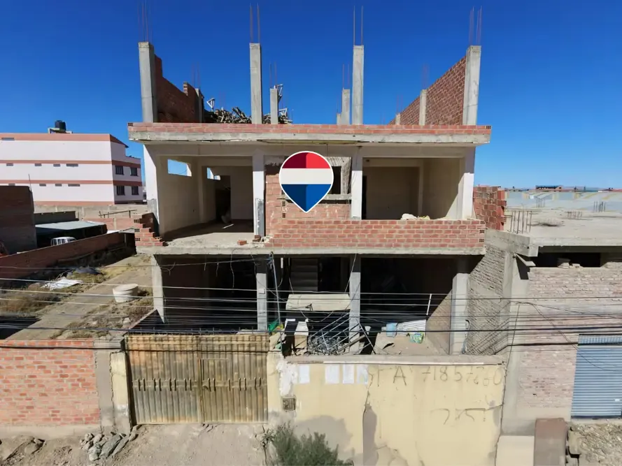 Foto 3 de Casa con Construcción en Venta Buena Ubicación Zona Sud – Calle Toledo y Av. Circunvalación