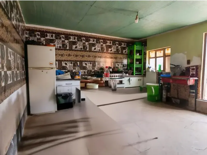 Foto 6 de Casa con Construcción en Venta Buena Ubicación Zona Sud – Calle Toledo y Av. Circunvalación