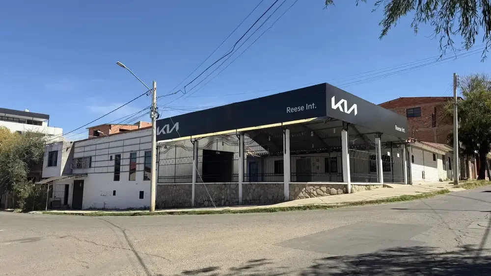 Foto 1 de Esquina comercial estratégica en Villa Fátima – 700 m² construidos