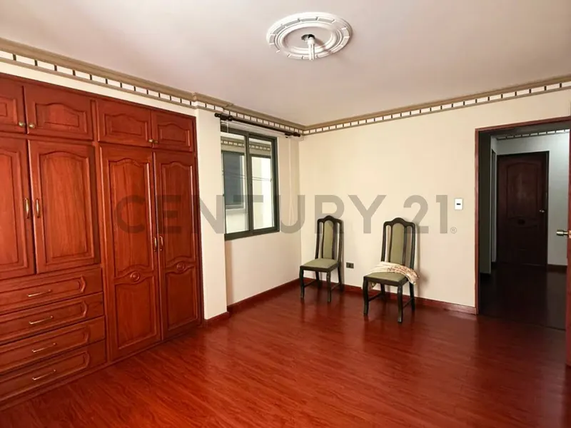 Foto 12 de Amplio departamento de 192,97 m² en venta – Tiquipaya